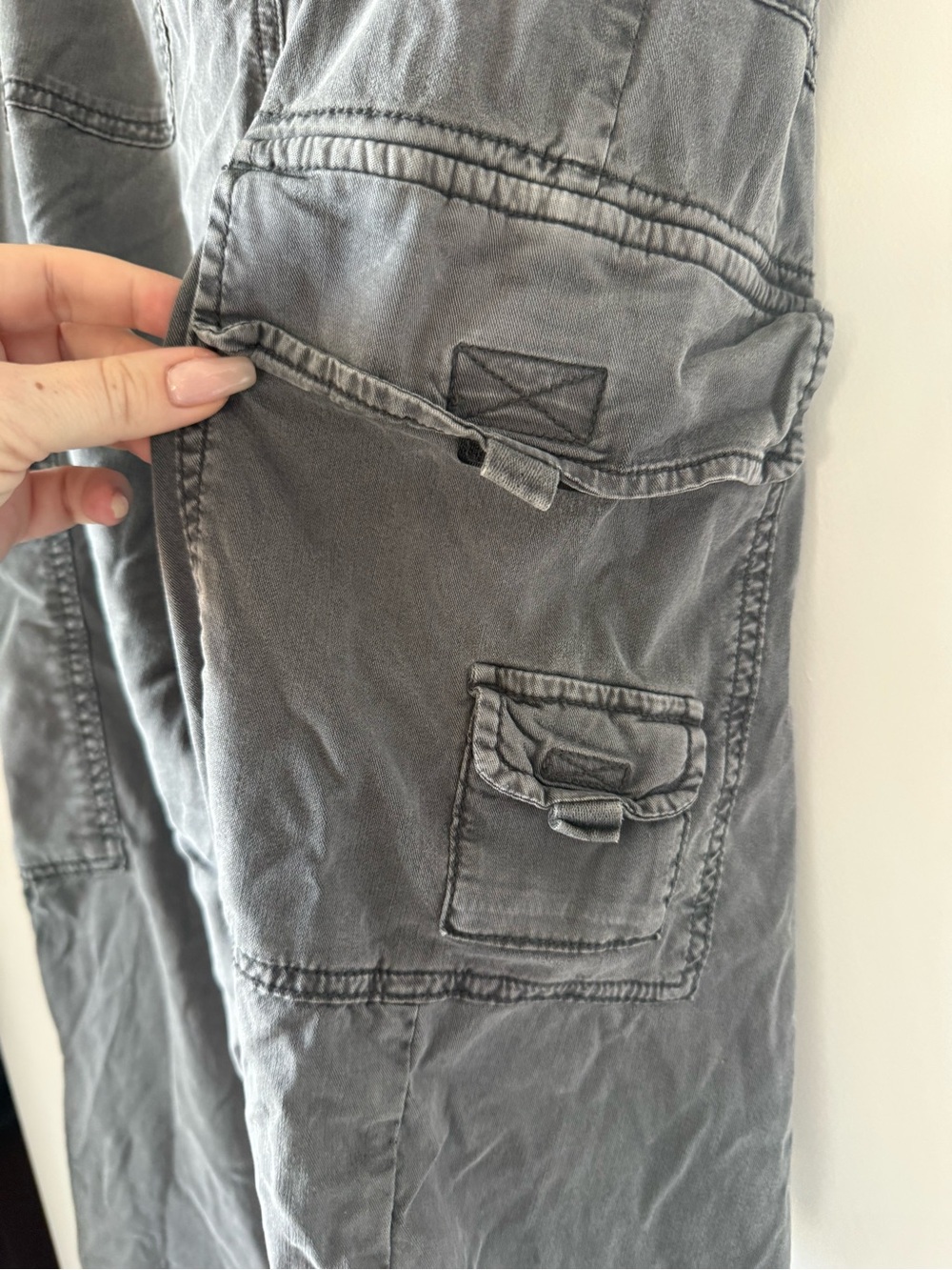 American Eagle Outfitters Women’s Gray Tencel Cargo Pants - Picture 6 of 7